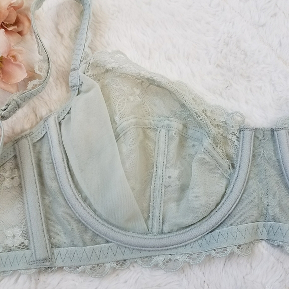 Intimissmi Lace Bra Set - Picture 3 of 10